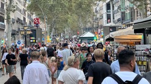 Folkhav på La Rambla i Barcelona