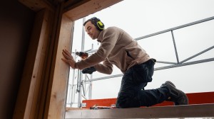 Man arbejde med værktøj