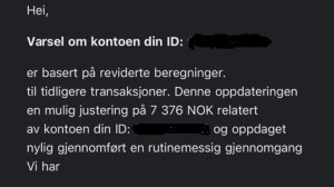 E-post som er forsøk på svindel. Den forteller om en mulig justering på 7 376 kroner og ønsker at du skal klikke på en lenke.