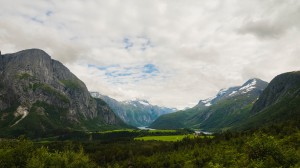 Landskap med berg och floder